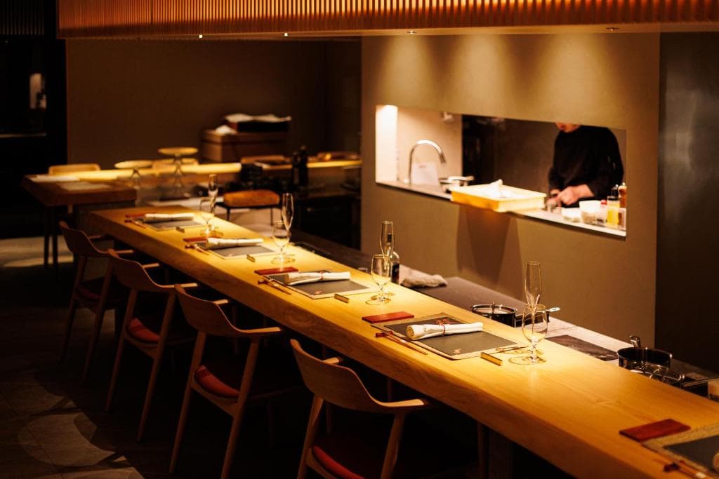 カウンターから見る料理の景色